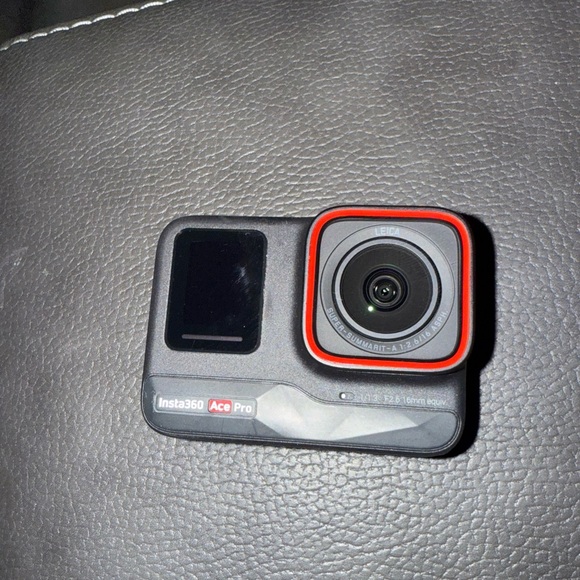 Insta360 ONE R Action Camera - Picture 2 of 2